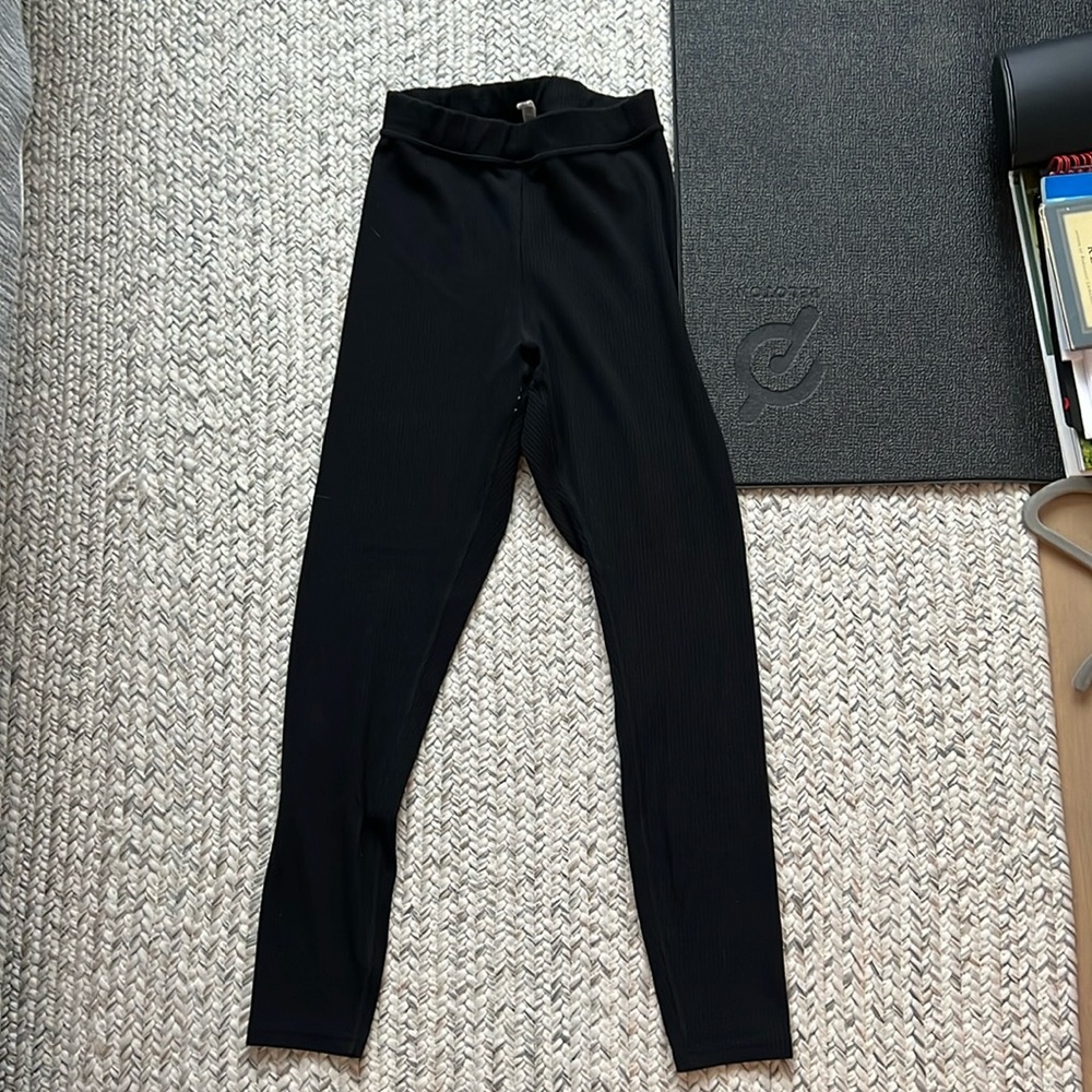 Alo Yoga Ribbed High-Waist 7/8 Blissful Legging in XS